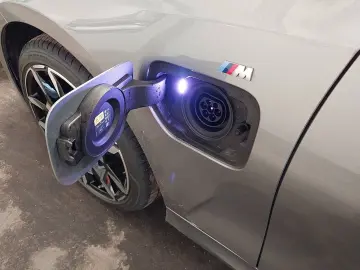 BMW 330e xDrive M Sport   HeadUp Stop&Go Schiebedach