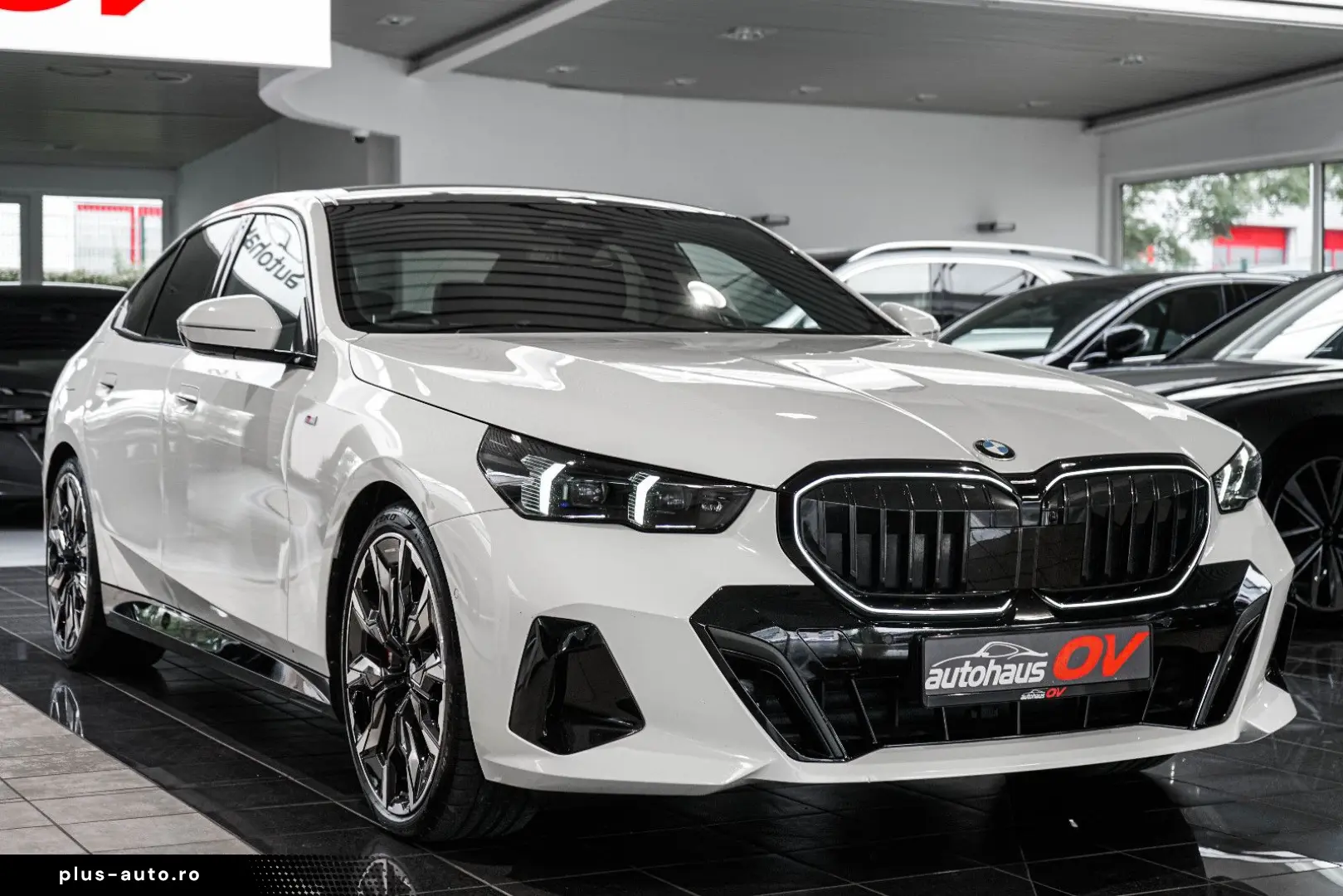 BMW 540xd M Sport Pro 3xTV Head B&W Dist 360 Pano 20