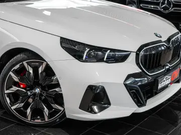 BMW 540xd M Sport Pro 3xTV Head B&W Dist 360 Pano 20