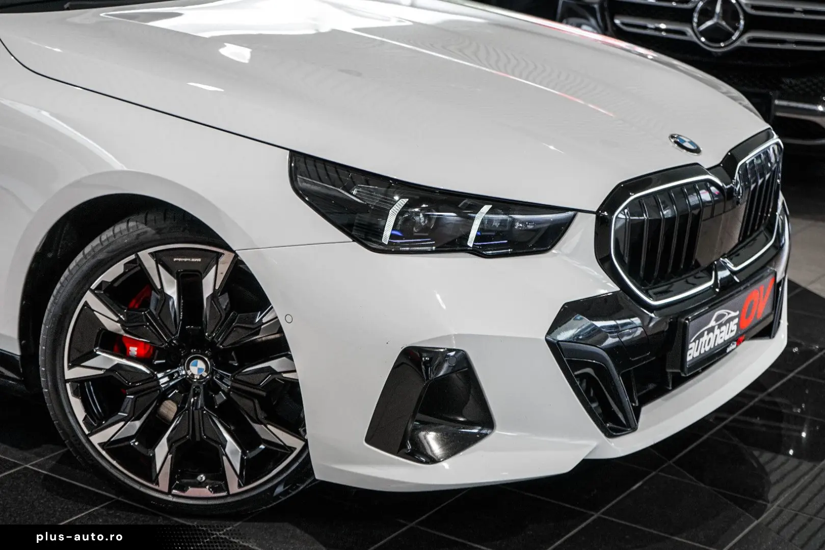 BMW 540xd M Sport Pro 3xTV Head B&W Dist 360 Pano 20