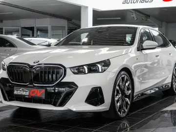 BMW 540xd M Sport Pro 3xTV Head B&W Dist 360 Pano 20