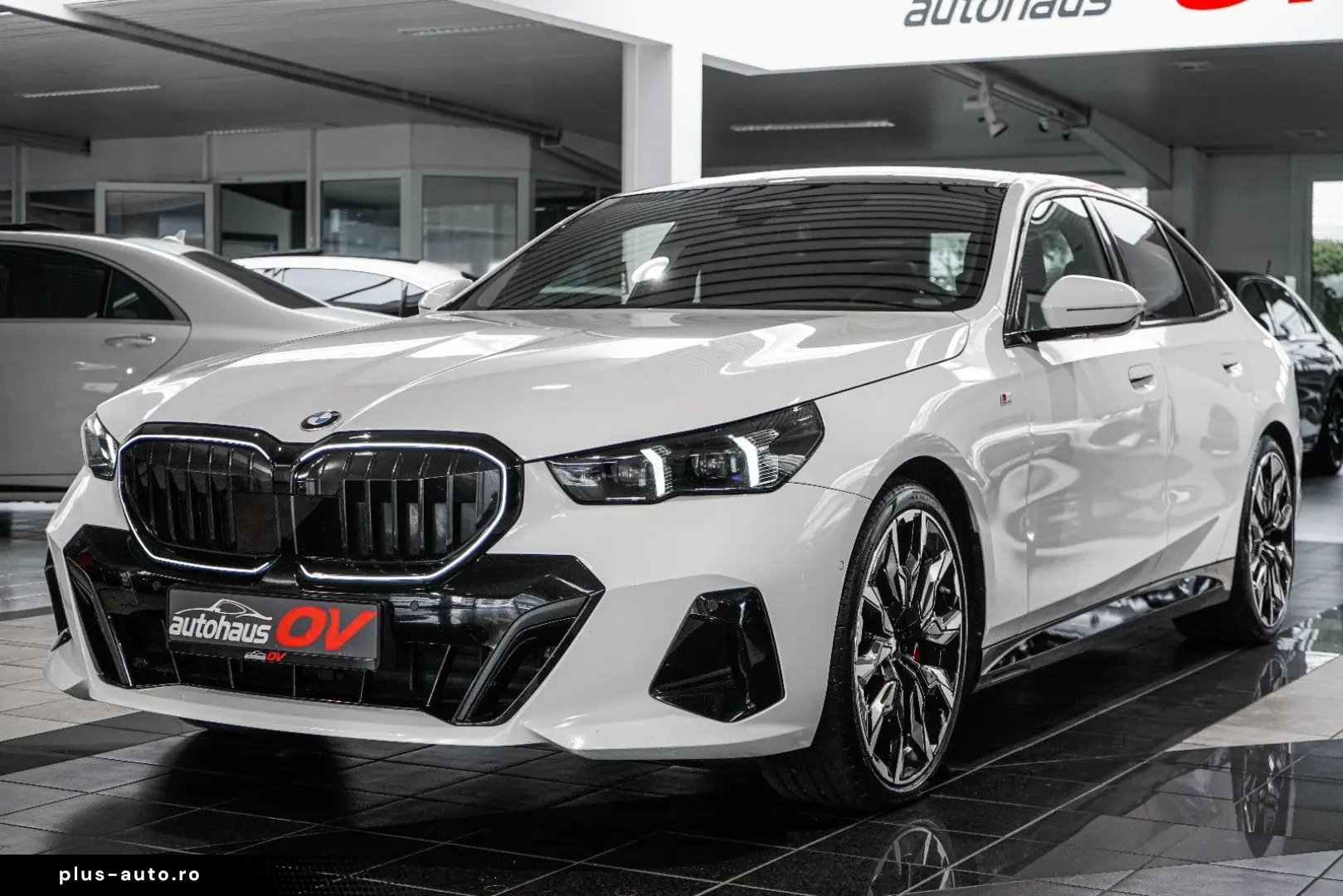 BMW 540xd M Sport Pro 3xTV Head B&W Dist 360 Pano 20
