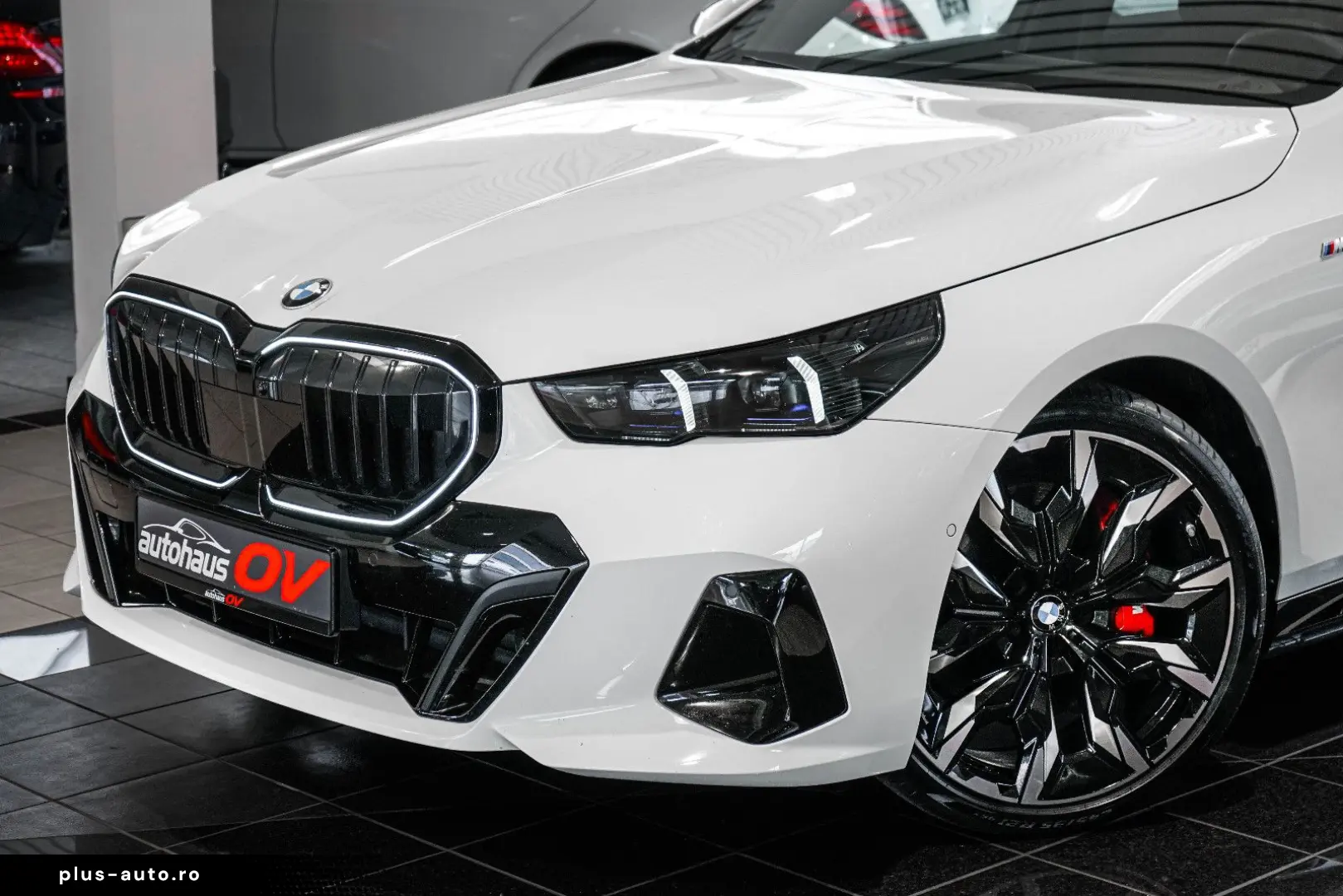 BMW 540xd M Sport Pro 3xTV Head B&W Dist 360 Pano 20
