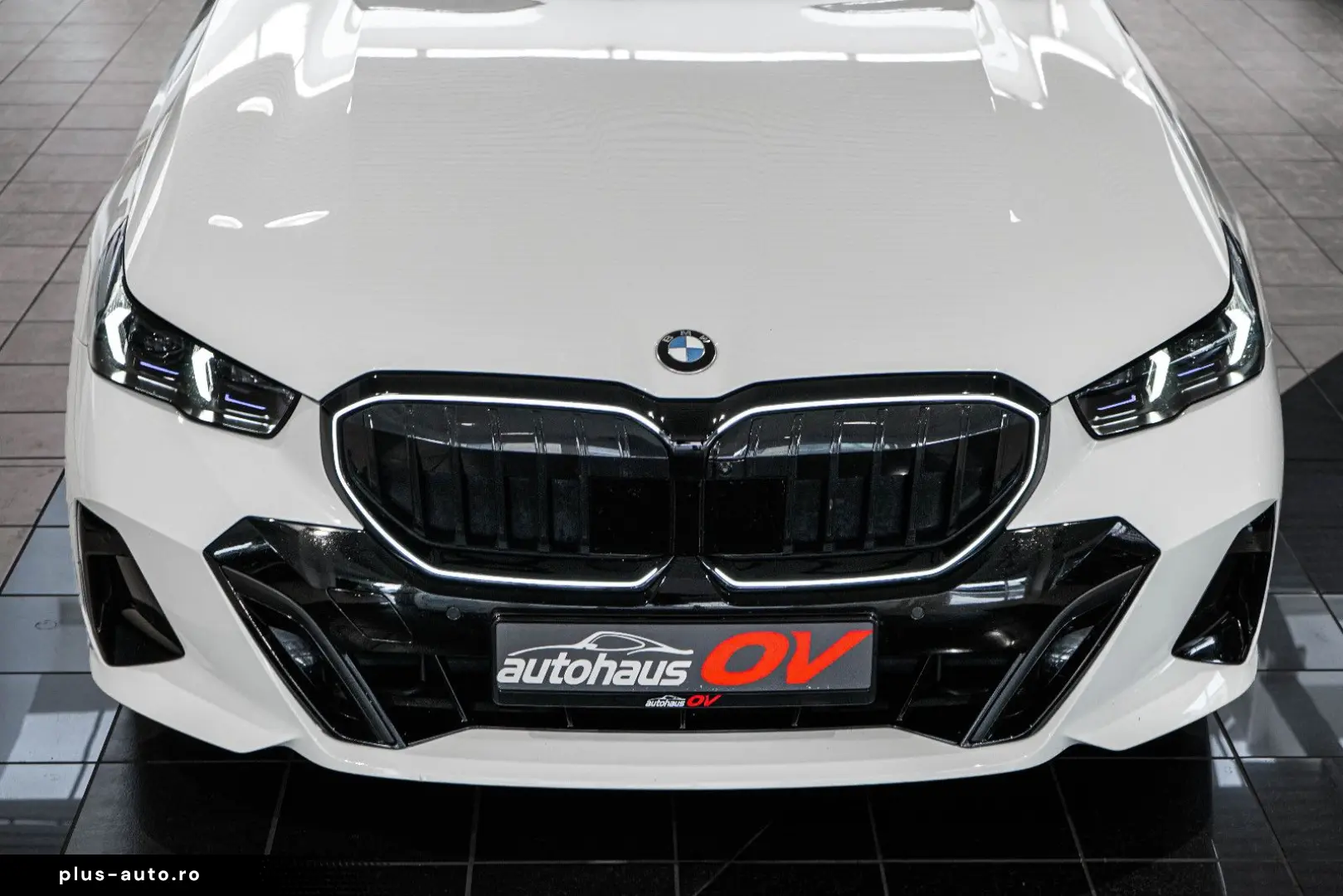 BMW 540xd M Sport Pro 3xTV Head B&W Dist 360 Pano 20