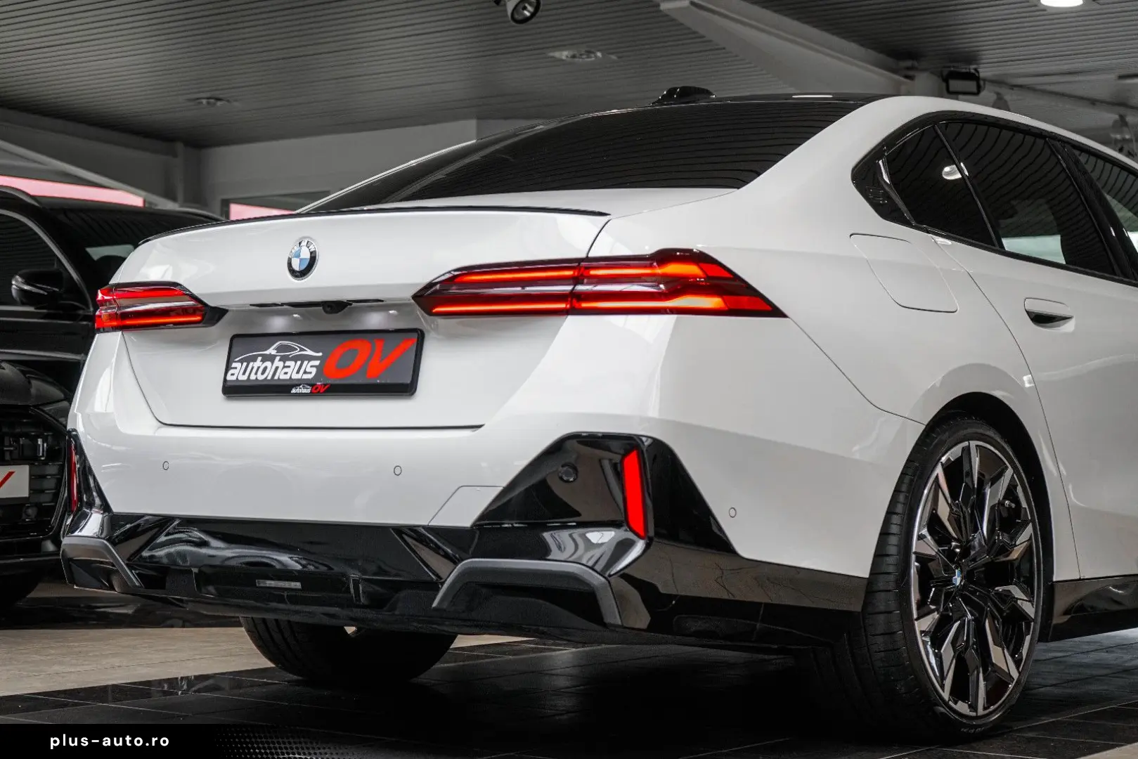 BMW 540xd M Sport Pro 3xTV Head B&W Dist 360 Pano 20