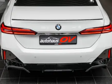 BMW 540xd M Sport Pro 3xTV Head B&W Dist 360 Pano 20