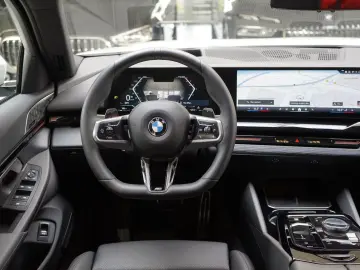 BMW 540xd M Sport Pro 3xTV Head B&W Dist 360 Pano 20