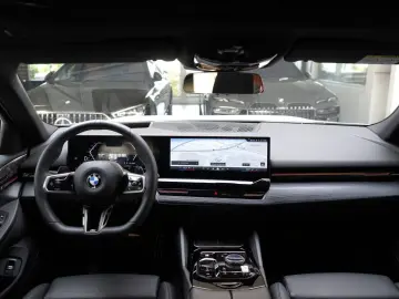 BMW 540xd M Sport Pro 3xTV Head B&W Dist 360 Pano 20