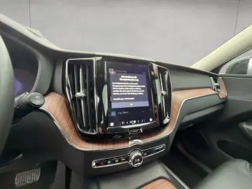 VOLVO XC60 B4 B Plus Dark