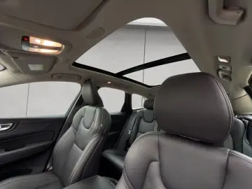 VOLVO XC60 B4 B Plus Dark