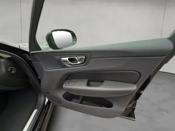 VOLVO XC60 B4 B Plus Dark