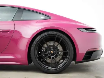 PORSCHE 911 992 Carrera 4 GTS