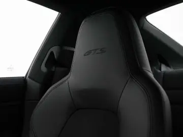 PORSCHE 911 992 Carrera 4 GTS