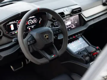 Lamborghini Urus SE Hybrid 620 CP
