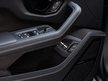 Lamborghini Urus SE Hybrid 620 CP