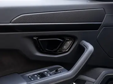 Lamborghini Urus SE Hybrid 620 CP