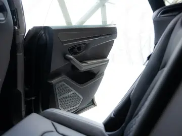 Lamborghini Urus SE Hybrid 620 CP