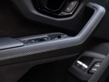 Lamborghini Urus SE Hybrid 620 CP
