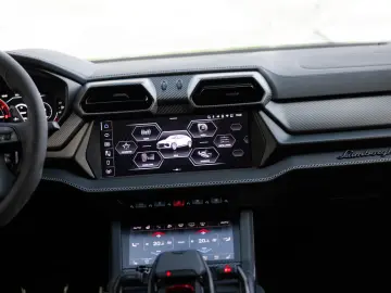 Lamborghini Urus SE Hybrid 620 CP