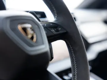 Lamborghini Urus SE Hybrid 620 CP