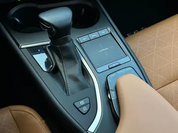 LEXUS UX 250h LUXURY LED#ACC#VIRTC#HUD#SPUR#SD#LH#NAV