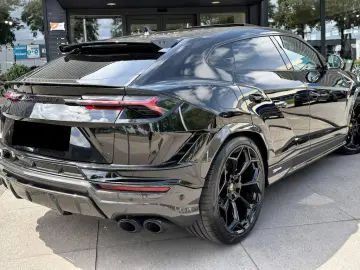 Lamborghini Urus Performante 4.0 V8 Akrapovic