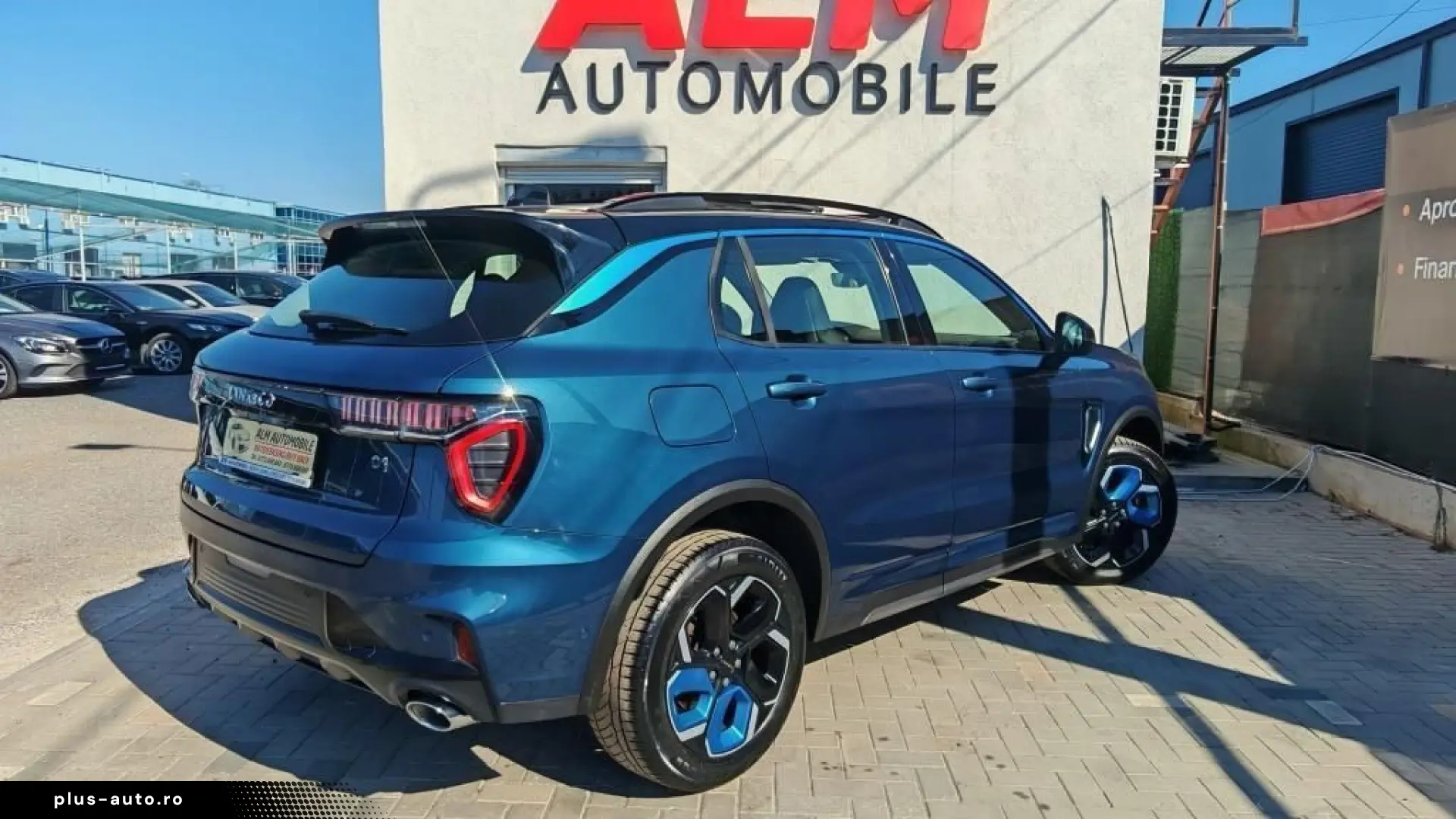 Lynk-Co 01