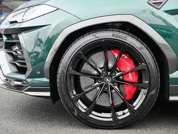 LAMBORGHINI Urus  Full Carbon  Akrapovic  Verde Hydra !  23