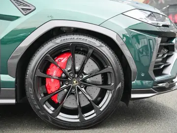 LAMBORGHINI Urus  Full Carbon  Akrapovic  Verde Hydra !  23
