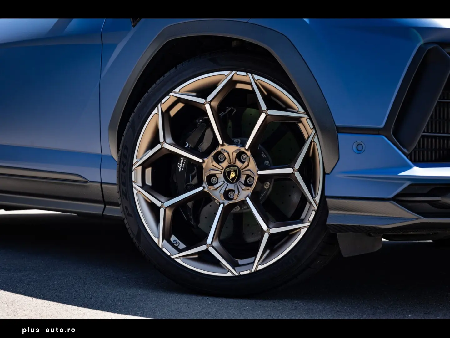 LAMBORGHINI Urus PERFORMANTE BLU GRIFO MATT AKRA 5yr SERVICE