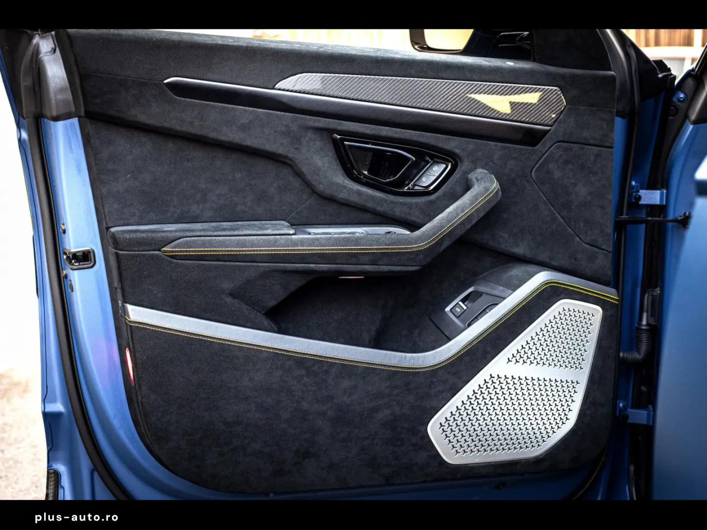 LAMBORGHINI Urus PERFORMANTE BLU GRIFO MATT AKRA 5yr SERVICE