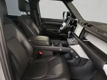 LAND ROVER Defender 110 X-Dynamic HSE D300