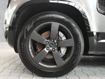LAND ROVER Defender 110 X-Dynamic HSE D300