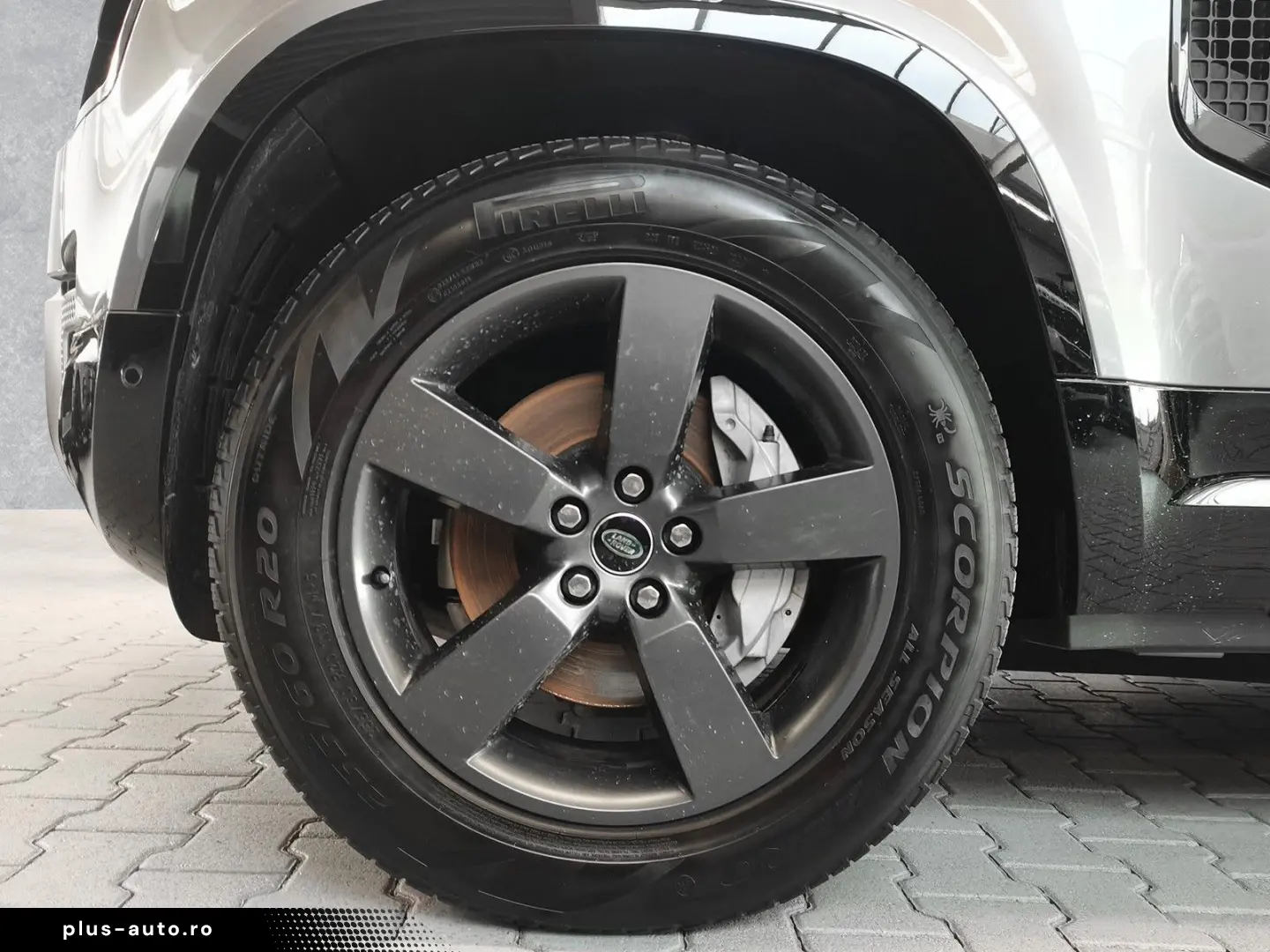 LAND ROVER Defender 110 X-Dynamic HSE D300