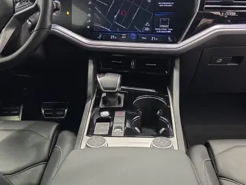VW Touareg 3.0 V6 TDI R-Line 4Motion Navi Pano Luft