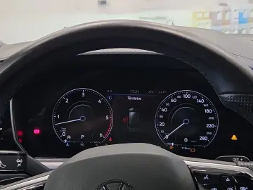 VW Touareg 3.0 V6 TDI R-Line 4Motion Navi Pano Luft