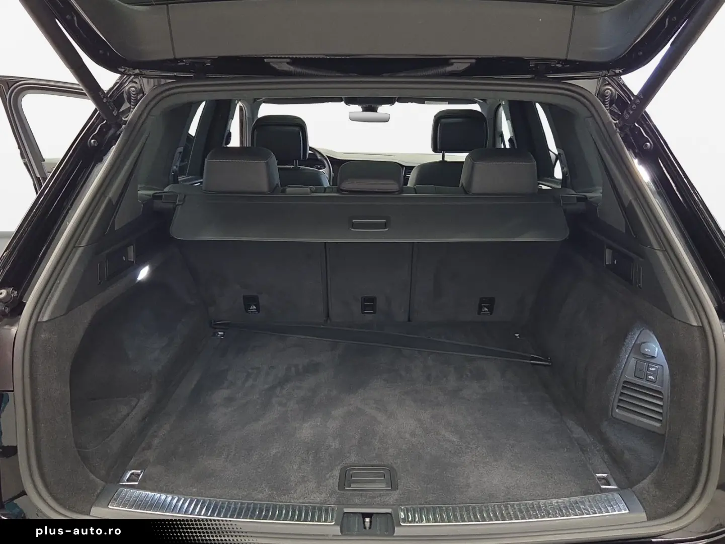 VW Touareg 3.0 V6 TDI R-Line 4Motion Navi Pano Luft