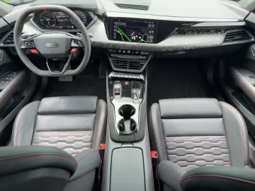 AUDI RS e-tron GT performancce quattro  HUD Carbon