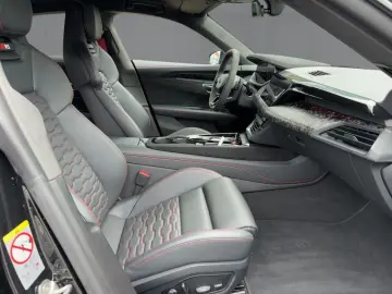 AUDI RS e-tron GT performancce quattro  HUD Carbon