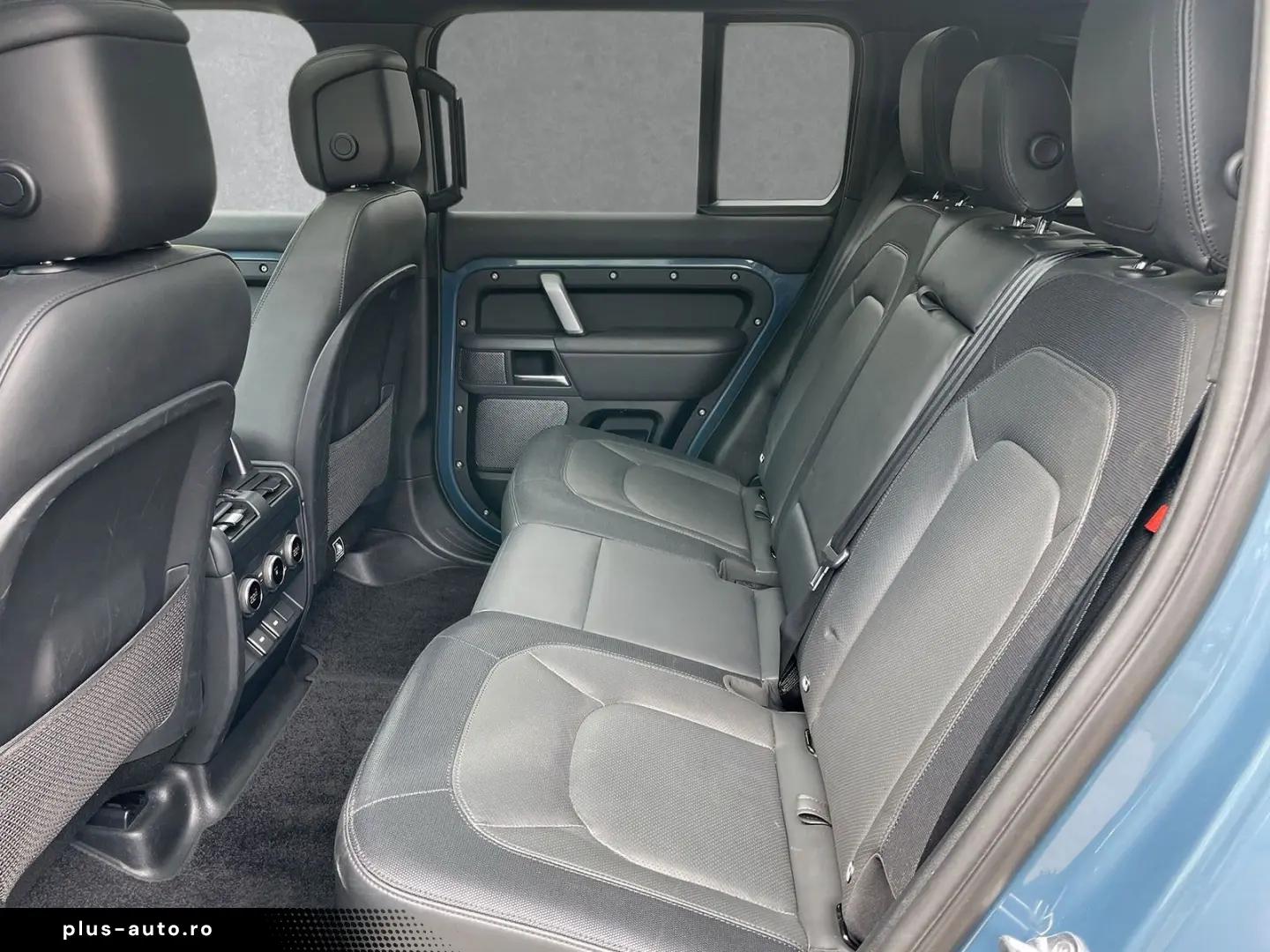 LAND ROVER Defender 110 D250 X-Dynamic HSE BLACK PACK AHK