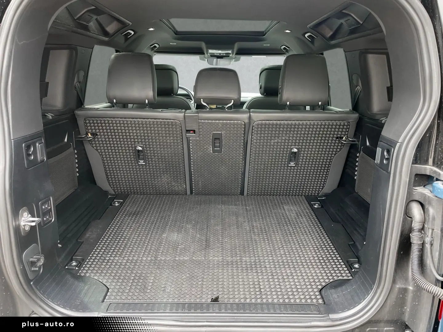 LAND ROVER Defender 110 D250 X-Dynamic HSE BLACK PACK AHK