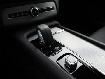 VOLVO XC90 B5 AWD Plus Bright LED STANDHZ ACC H K PANO