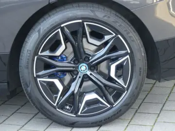 BMW iX xDrive50 Sportpak.AHK LASER PANO 22 -Sitzbel.