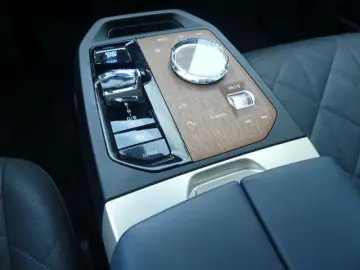 BMW iX xDrive50 Sportpak.AHK LASER PANO 22 -Sitzbel.