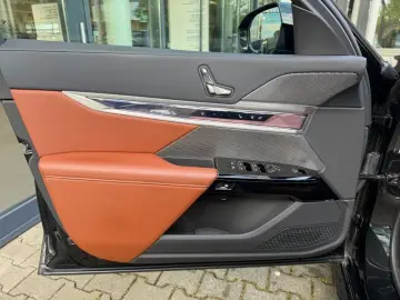 BMW 750e xDrive M Sport Pro AHK Massage Sitzklima 21