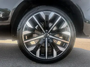 VOLVO XC60 B5 AWD Mild-Hybrid Ultra Dark ACC BLIS HUD