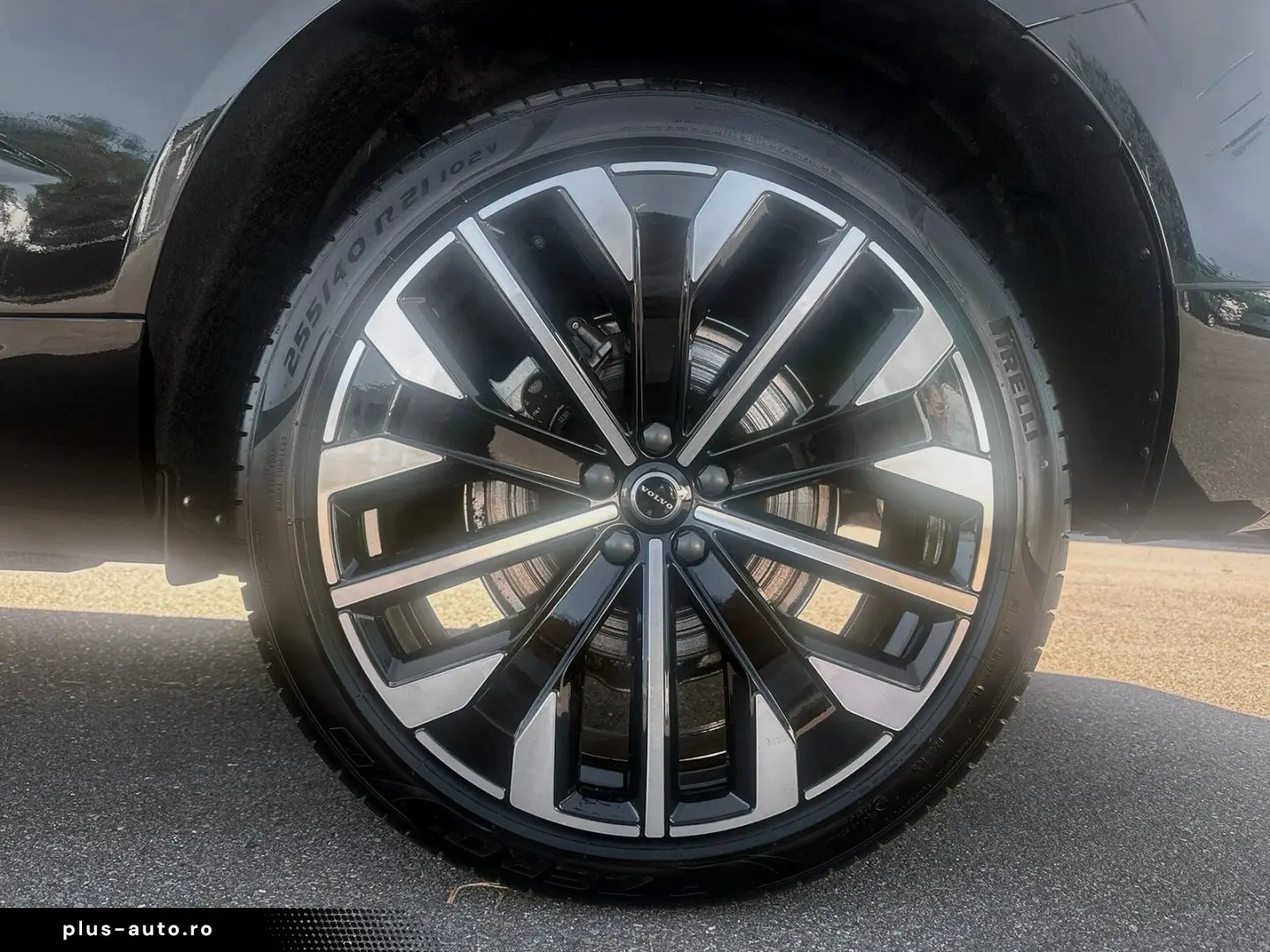 VOLVO XC60 B5 AWD Mild-Hybrid Ultra Dark ACC BLIS HUD