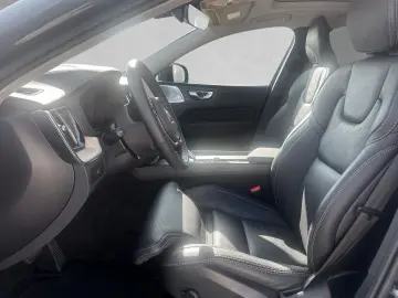 VOLVO XC60 B5 AWD Mild-Hybrid Ultra Dark ACC BLIS HUD