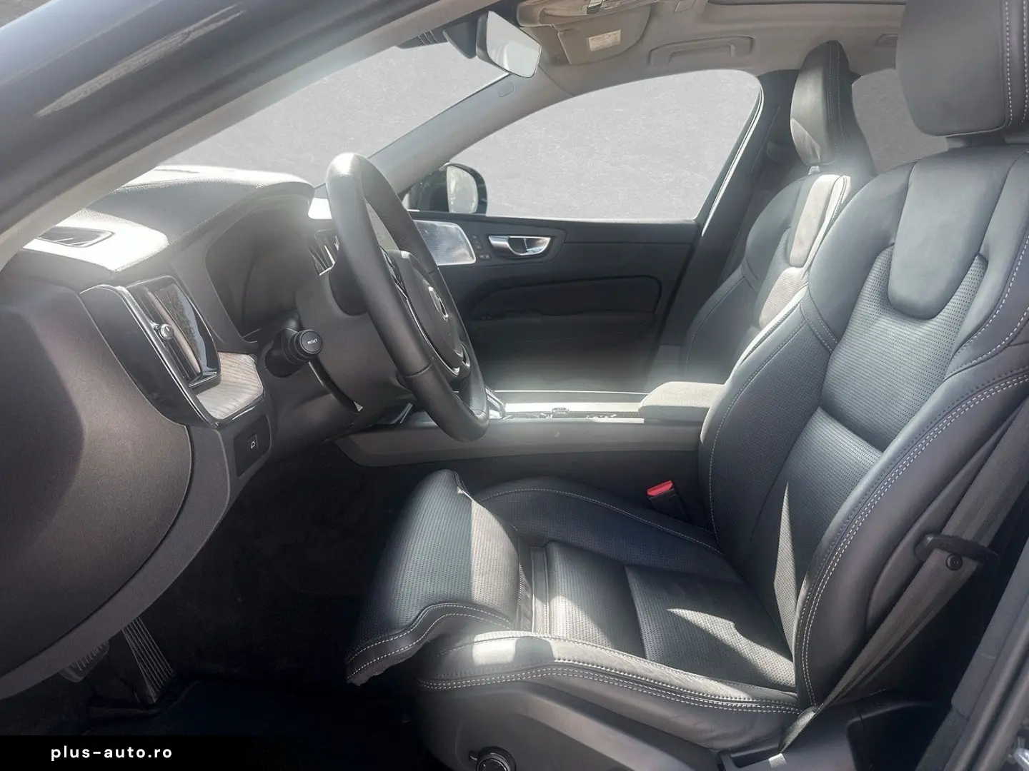 VOLVO XC60 B5 AWD Mild-Hybrid Ultra Dark ACC BLIS HUD