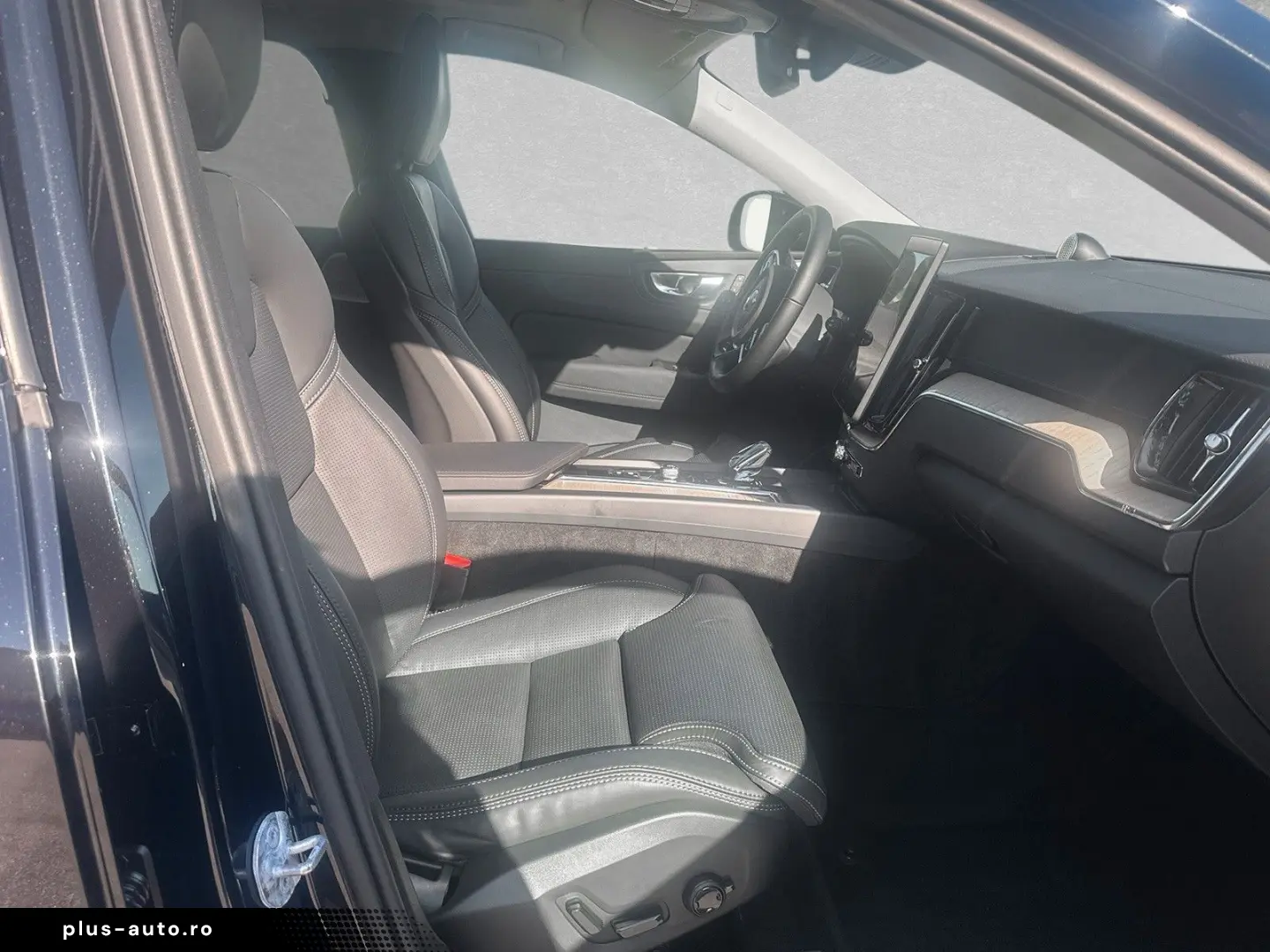 VOLVO XC60 B5 AWD Mild-Hybrid Ultra Dark ACC BLIS HUD